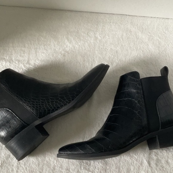 Dolce Vita Black Ankle Boots with Crocodile Texture - Picture 7 of 9